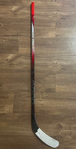 Senior Bauer Vapor Hyperlite 2 Right Handed Hockey Stick P92 (Used)