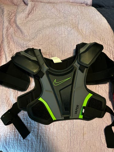 Large Adult Nike Vapor 2.0 Shoulder Pads (Used)