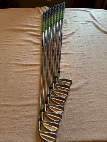 Men's Titleist T200 Right Handed Iron Set Stiff Flex (8 Clubs) #4 - #9, PW, GW Steel Shaft (New)