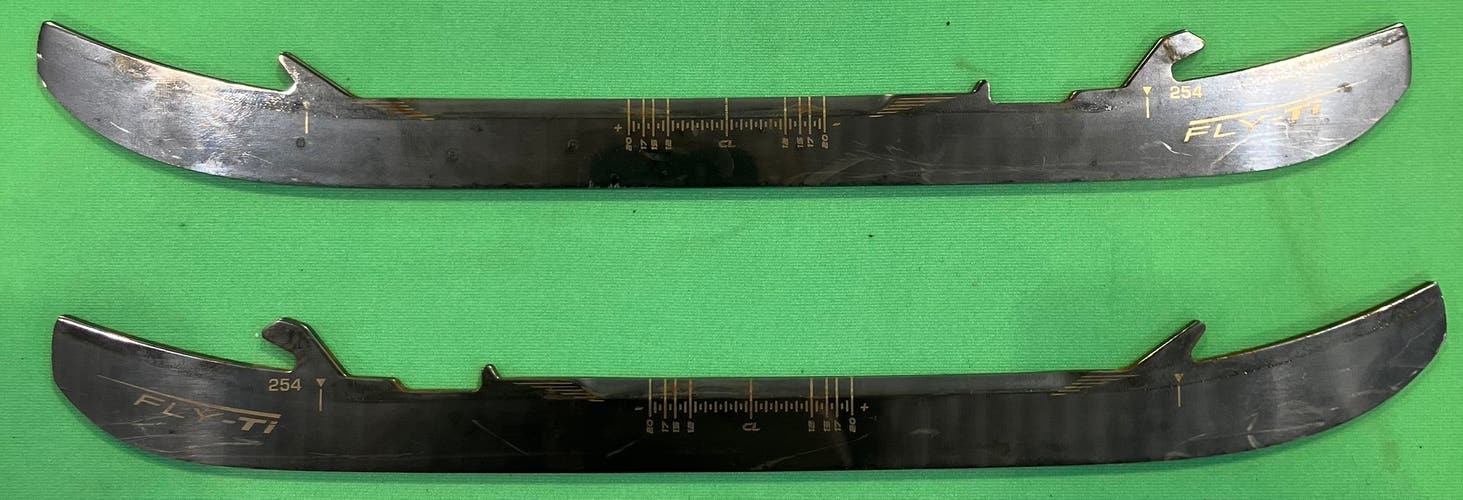 Bauer Fly-Ti Holders, Runners, & Replacement Steel Blades 254 mm (Used)