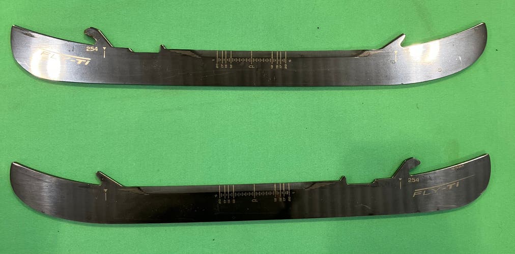 Bauer Fly-Ti Holders, Runners, & Replacement Steel Blades 254 mm (Used)