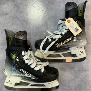 Intermediate Bauer Vapor Hyperlite 2 Hockey Skates Regular Width 6 (Used)