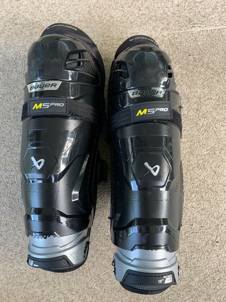 LIKE NEW Junior Bauer Supreme M5 Pro 12" Shin Pads (Used)..................