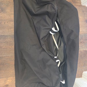 Black Bauer Player Bag mint condition (Used)