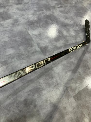 Intermediate Bauer Vapor Hyperlite Hockey Stick Left Hand P92 (Used)