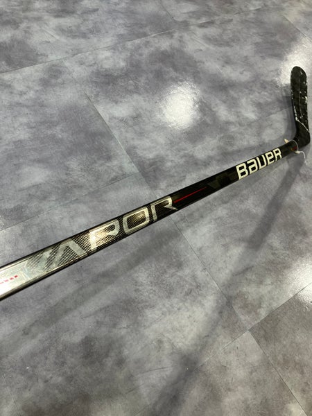 Intermediate Bauer Vapor Hyperlite Hockey Stick Left Hand P92 (Used)