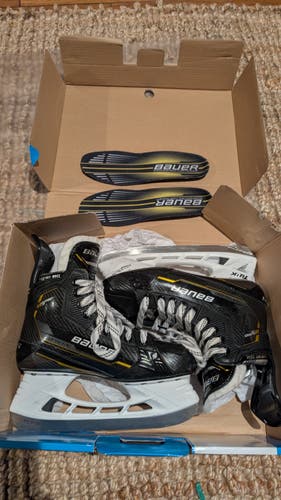 Bauer Supreme M5 Pro Hockey Skates 8.5 Fit 2 senior with Bauer Aetrix orthotic insoles, like new!