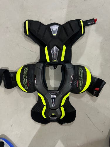 Men's Small Junior Bauer Vapor 3X Pro Shoulder Pads (Used)