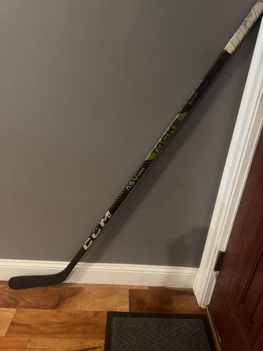 Intermediate CCM Super Tacks AS-V Pro Right Handed Hockey Stick P29 (Used)