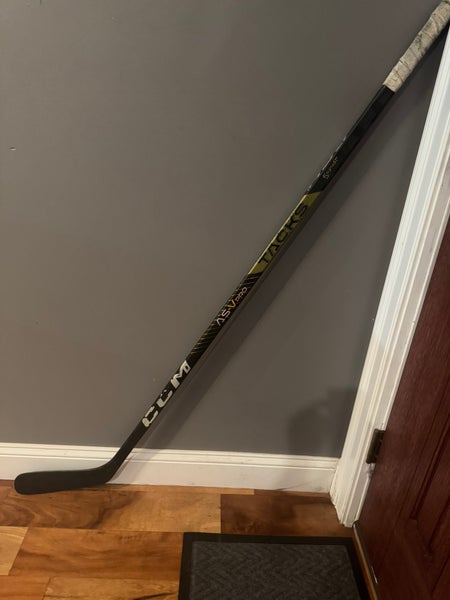 Intermediate CCM Super Tacks AS-V Pro Right Handed Hockey Stick P29 (Used)
