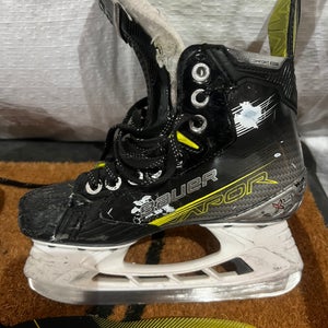 2023 Bauer Vapor X4 Hockey Skates Regular Width Size 2.5 (Used)