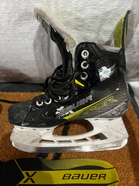 2023 Bauer Vapor X4 Hockey Skates Regular Width Size 2.5 (Used)