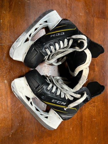 CCM Tacks 9040 Hockey Skates Regular Width Size 1 (Used)