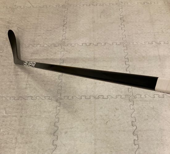 Intermediate Bauer Vapor X4 Hockey Stick P28 | RH