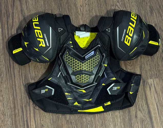 Small Junior Bauer Supreme 3S Shoulder Pads (Used)