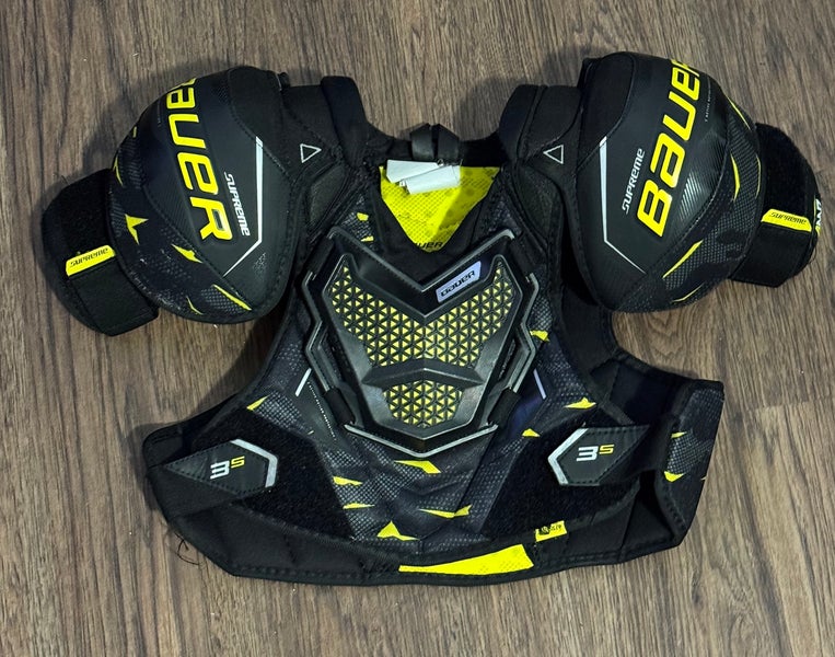 Small Junior Bauer Supreme 3S Shoulder Pads (Used)