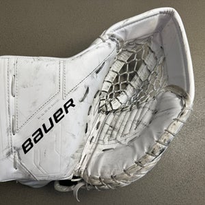 Bauer M5 Pro Goalie Glove (Senior)