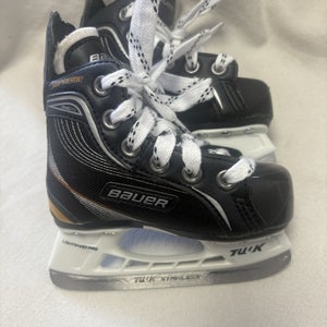 Youth Size 6 Bauer Supreme ONE20 Ice Hockey Skates.