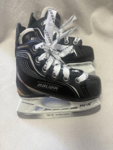 Youth Size 6 Bauer Supreme ONE20 Ice Hockey Skates.