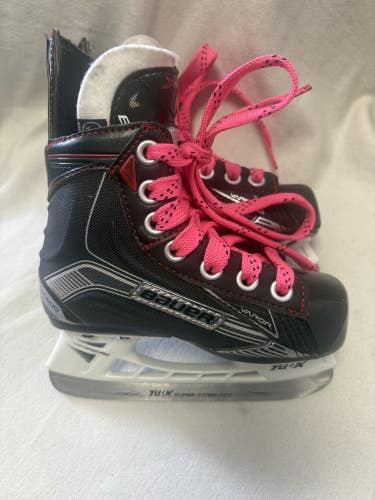 Youth Size 9 Bauer Vapor X500 Ice Hockey Skates. Excellent Condition