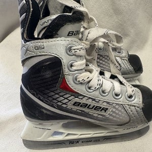 Youth Size 8 Bauer Vapor X:05 Ice Hockey Skates. Excellent Condition.