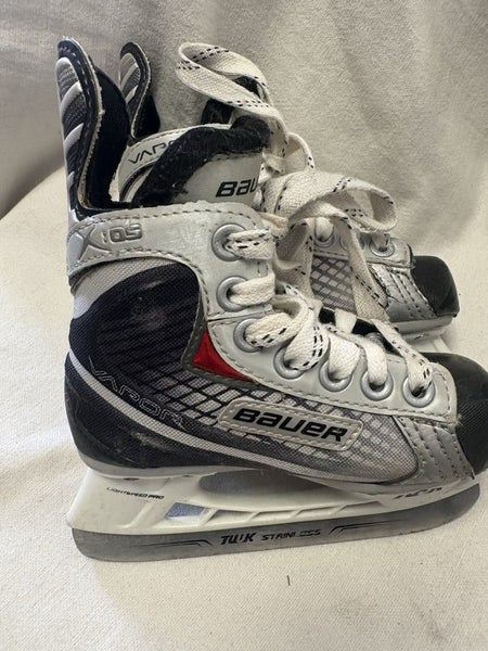 Youth Size 8 Bauer Vapor X:05 Ice Hockey Skates. Excellent Condition.