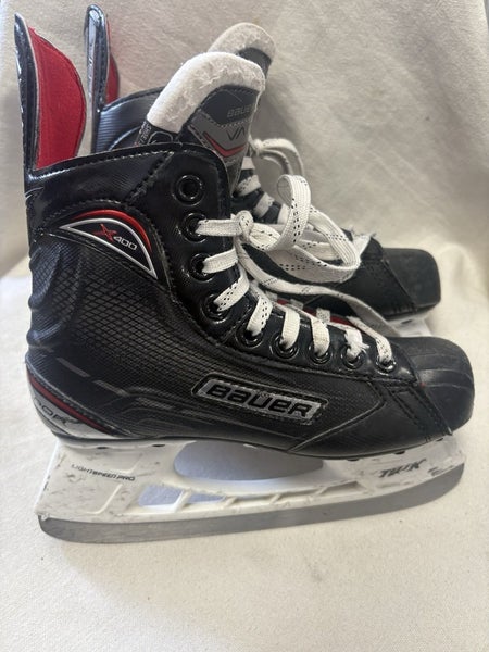 Junior Size 3 Bauer Vapor X400 Ice Hockey Skates Excellent Condition.