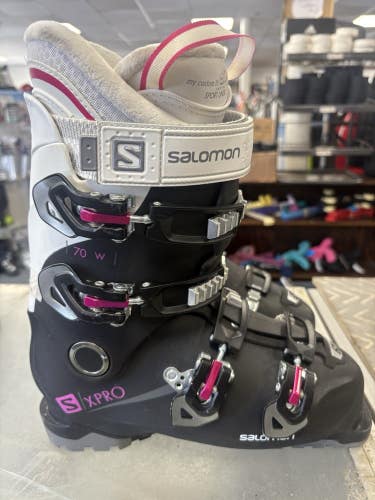 Mondo Size 26 Womens Size 9 Salomon XPRO/S Ski Boots. Excellent Condition