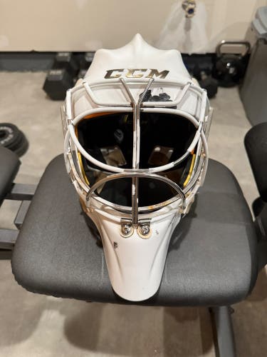 CCM Axis Pro Goalie Mask Senior Medium