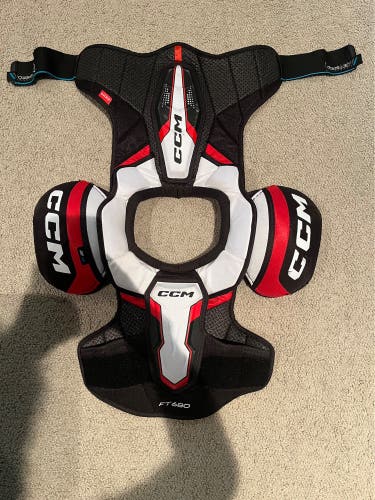 Men's Large Junior CCM Shoulder Pads (Used)