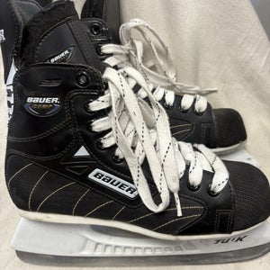 Junior Size 5 Bauer COMP Ice Hockey Skates  Excellent Condition.