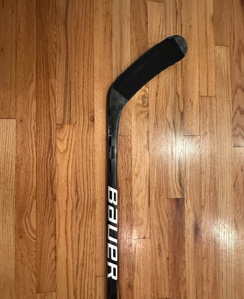 Bauer Vapor Hyperlite Flylite Pro Stock Right Handed Hockey Stick- Seattle Kraken Game Used