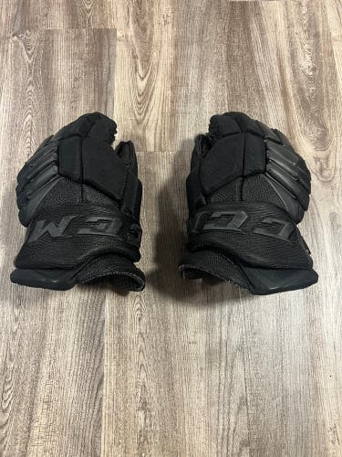 * Used Great condition Black 14” Ft4 pro Gloves *