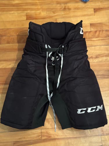 Men's Senior Small CCM hp31 Hockey Pants (Used)