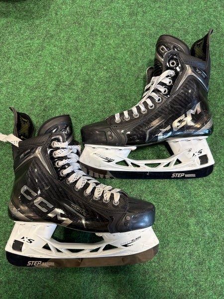 Intermediate CCM Tacks XF Pro Hockey Skates (Regular) Size 6 (Used)
