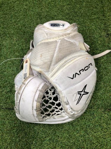 Intermediate Bauer Vapor 2X Goalie Glove Regular (Used)