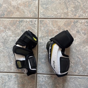 Junior Medium CCM Tacks Elbow Pads (Used)