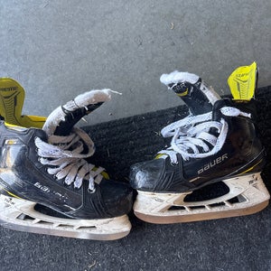 Bauer Supreme M4 Hockey Skates Regular Width Size 4 (Used)