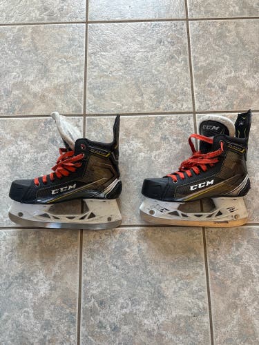 CCM Tacks Hockey Skates Regular Width Size 4.5 (Used)