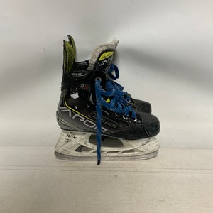 Used Bauer VAPOR 3X Junior Hockey Skate Junior 01 11823-S000034369