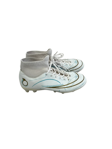 Used Jr 5.5 Soccer Cleats 11692-S000141666
