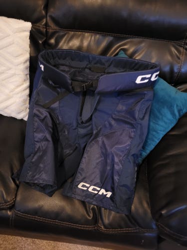 CCM men’s Small Navy Shell