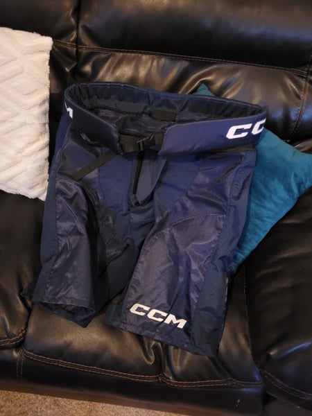CCM men’s Small Navy Shell