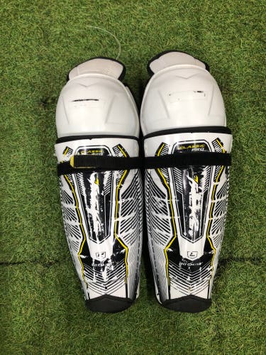 Junior CCM Tacks Classic Pro Shin Pads 12" (Used)