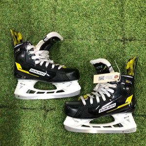 Intermediate Bauer Supreme M3 Hockey Skates Regular Width Size 4.5 (Used)