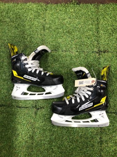 Intermediate Bauer Supreme M3 Hockey Skates Regular Width Size 4.5 (Used)