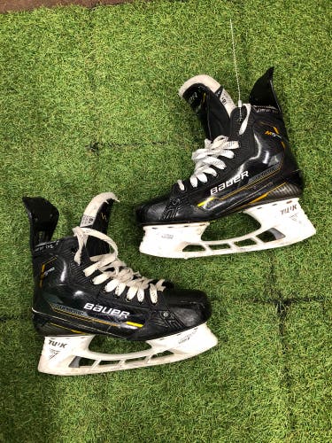 Senior Bauer Supreme M5 Pro Hockey Skates 8.5 (Used)