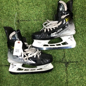 Senior Bauer Vapor Hyperlite 2 Hockey Skates 7.5 (Used)