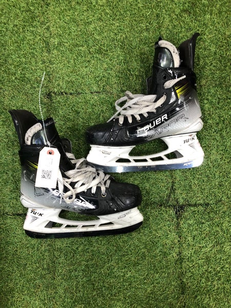 Senior Bauer Vapor Hyperlite 2 Hockey Skates 7.5 (Used)