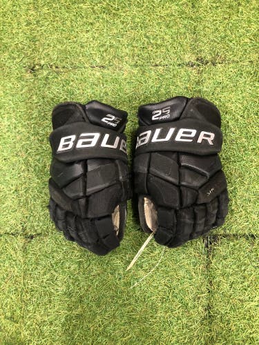 Black Junior Bauer Supreme 2S Pro Gloves 11" (Used)